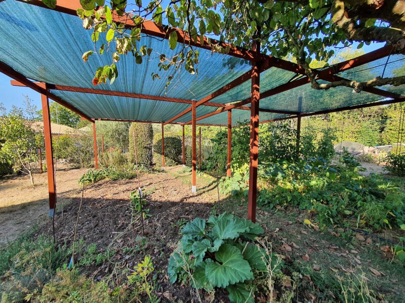 Protégez vos cultures avec le filet d'ombrage Jardin et Saisons