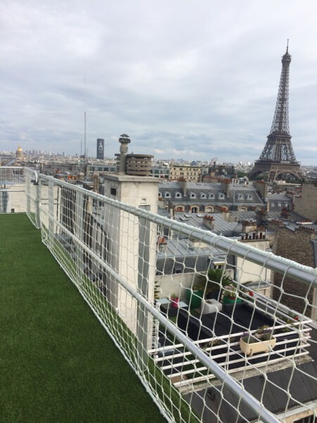 Filet garde-corps toit-terrasse vue sur la Tour Eiffel