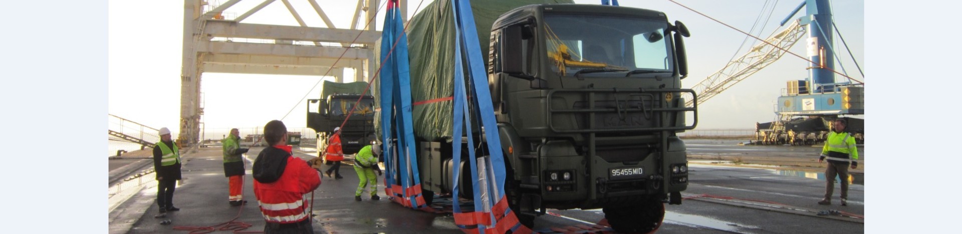 Filet De Chargement De Lit De Camion pour Camionnette, Maille Résistante D' organisateur De Stockage De Cargaison De Camion, Couverture en Filet pour  Lit De Camionnette avec 15 Crochets : : Auto et