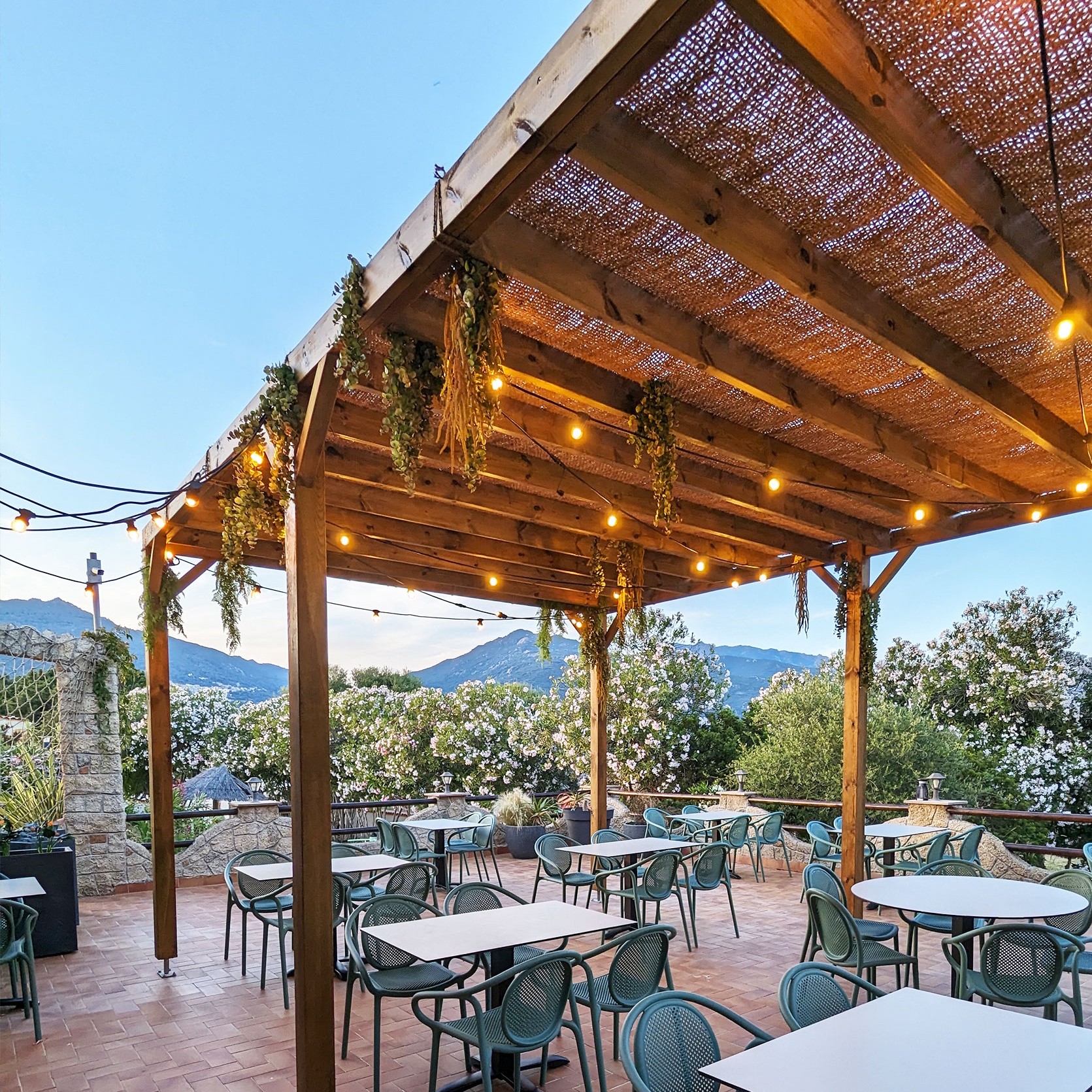Toile d’ombrage dense en coco pour pergola
