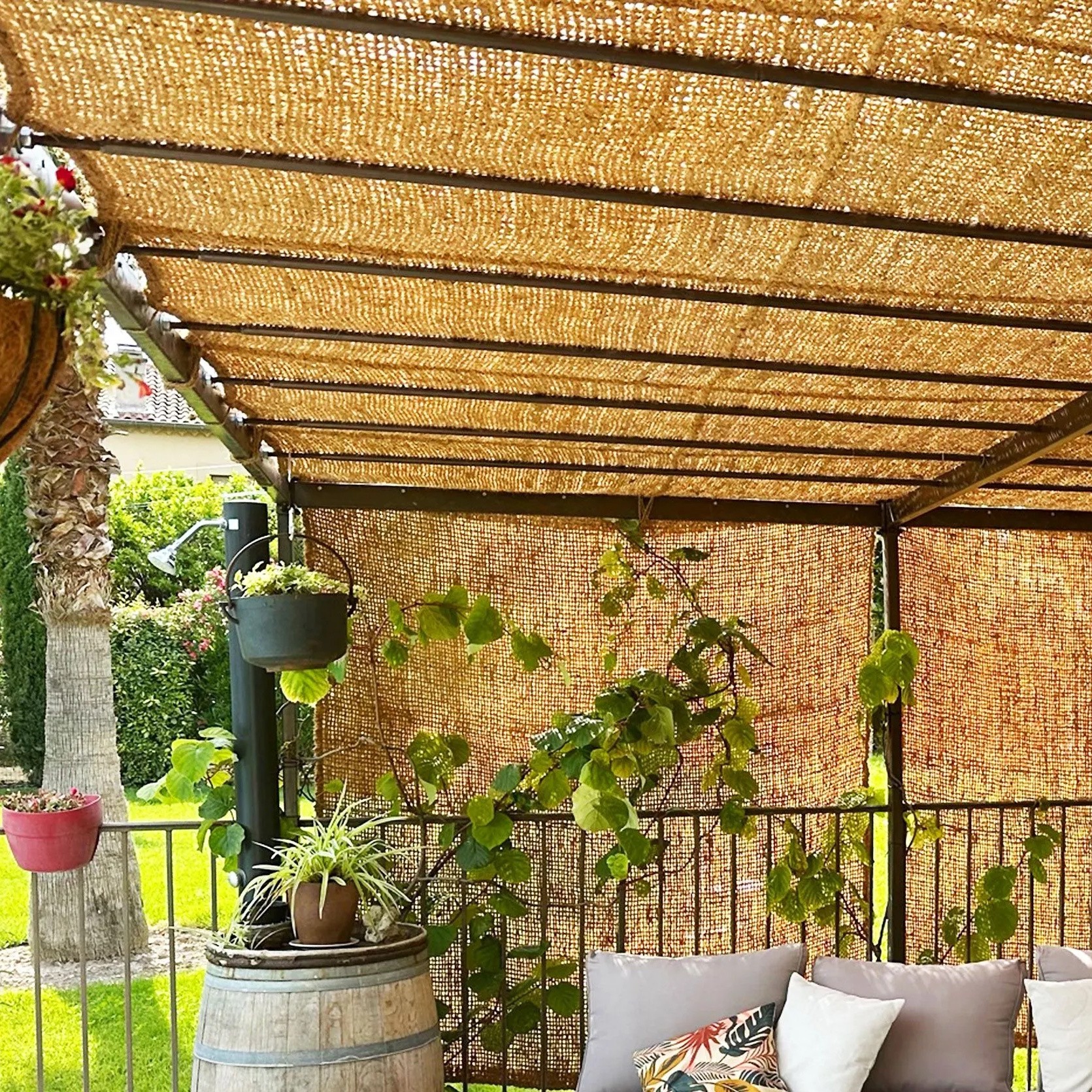 Toile d’ombrage coco pour pergola à traverses espacées