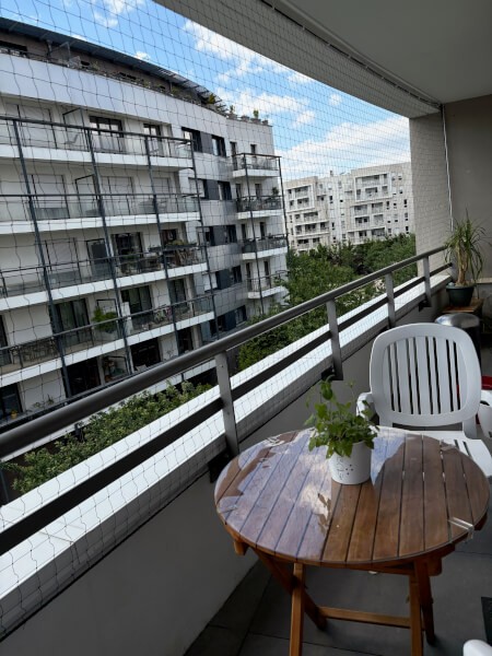 Protection en filet noir de loggia 3ème étage pour chat