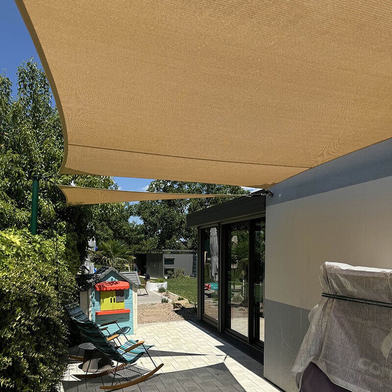 Toile d'ombrage 97% résistante au vent 340g/m² Toile d'ombrage 97% résistante au vent 340g/m²