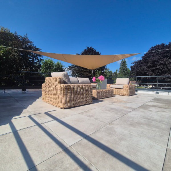 Toile d'ombrage 97% résistante au vent 340g/m² Toile d'ombrage 97% résistante au vent 340g/m²