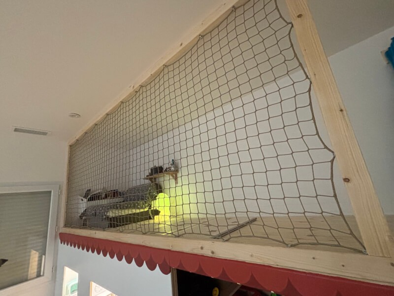 Protection d'une mezzanine de chambre d'enfant filet couleur chanvre