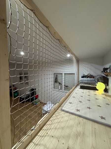 Protection d'un espace mezzanine de chambre d'enfant filet