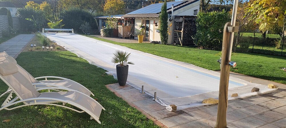 Filet blanc anti-feuilles pour piscine longue