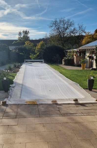Filet blanc anti-feuilles pour piscine en longueur