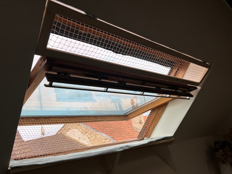 Filet de protection pour chat sur velux