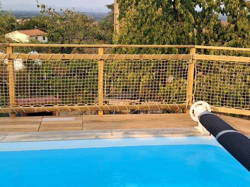 Filet de protection pour sécuriser une piscine