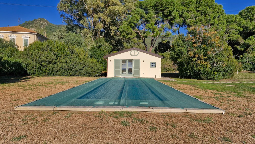 Filet anti feuilles vert grand format pour piscine et terrasse