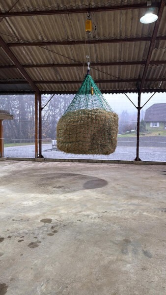 Filet à foin chevaux pour balle ronde suspendue