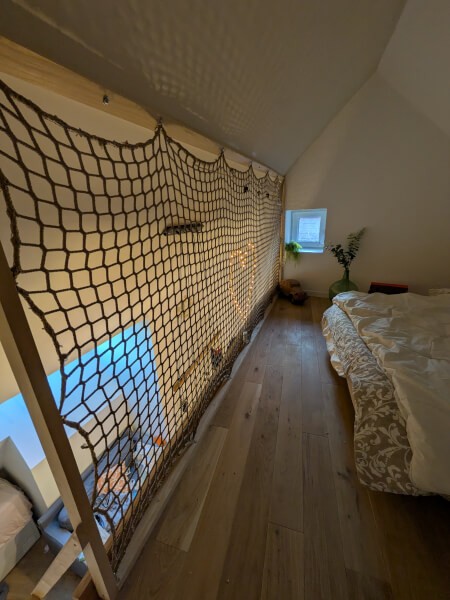 Filet pour protéger un lit en mezzanine