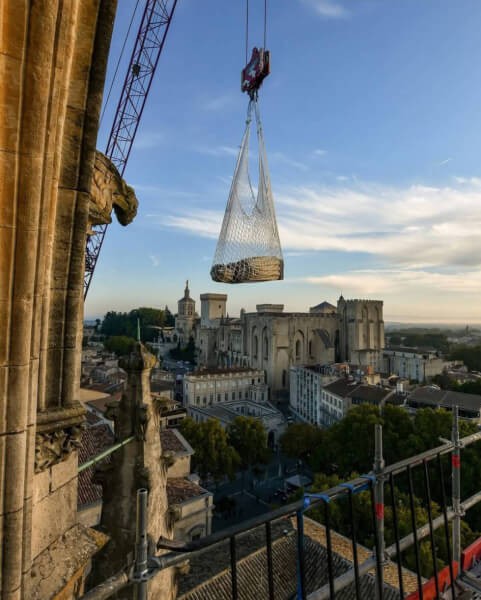 Filet de levage blanc chantier en hauteur
