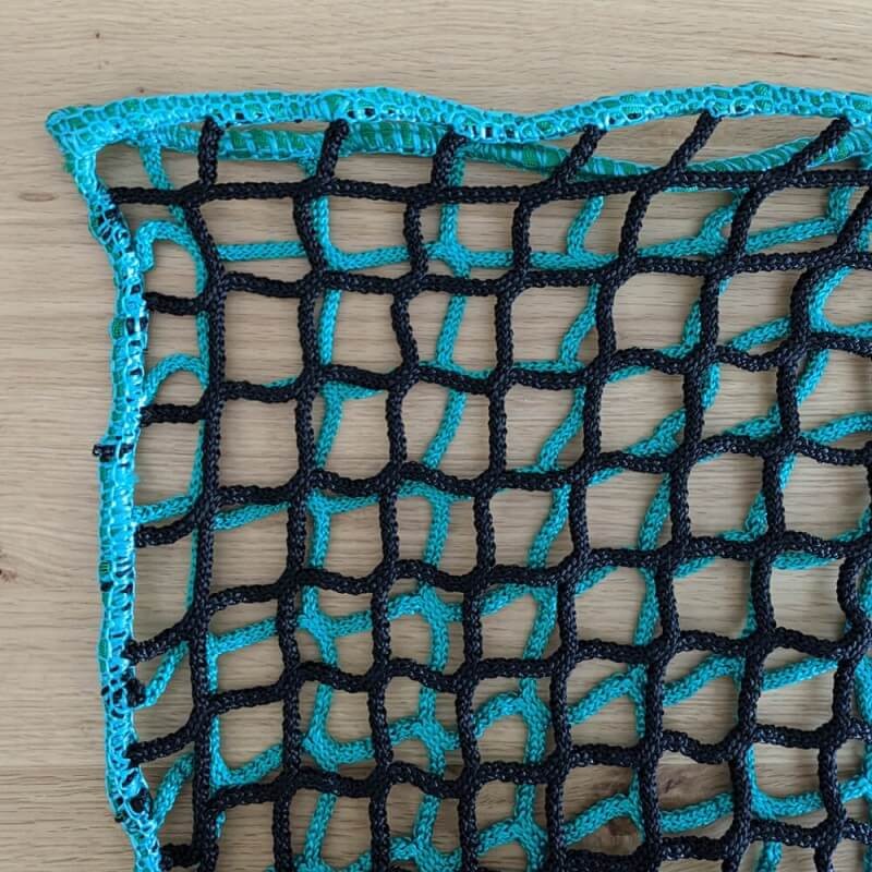 Filet à foin en forme de sac avec rabat - multi-mailles