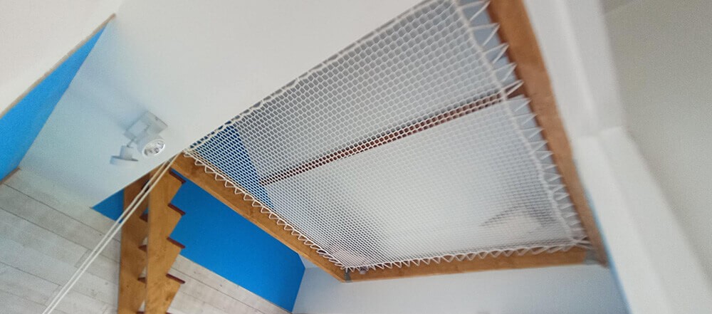 Filet d'habitation blanc pour aménager un espace dans le vide