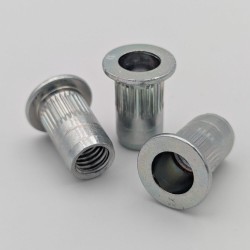 Ecrou à sertir pour tôle - acier jusqu'à 5,50 mm