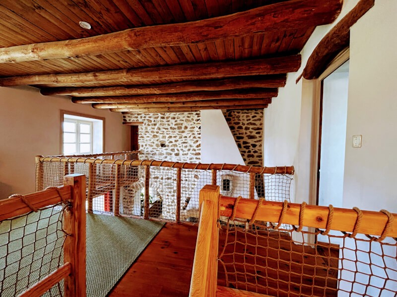 Sécuriser une mezzanine avec un filet chanvre sans occulter la lumière