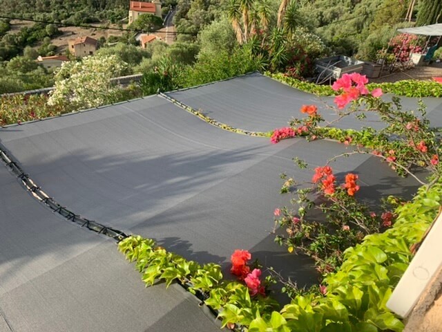 Filet de couverture gris de pergola en trois toiles