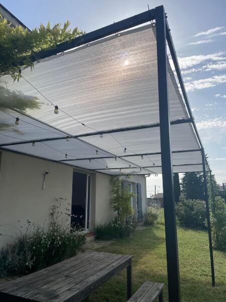 Filet couverture gris anthracite de pergola terrasse de maison