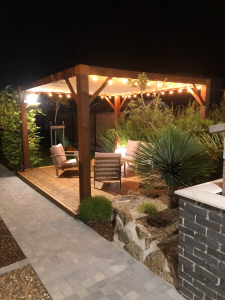Toile d'ombrage 95% fixation sur poutre en bois de pergola