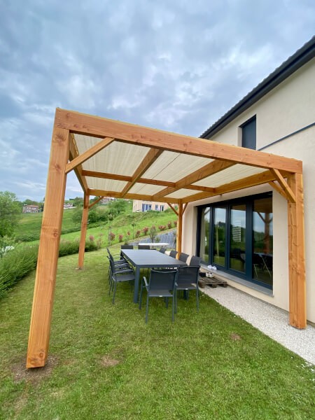 Filet d'ombrage couleur ivoire pergola bois Douglas