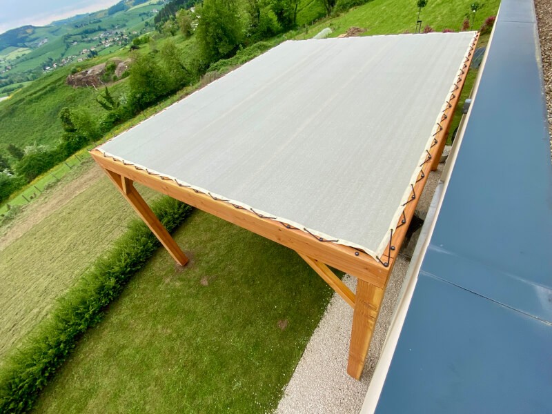 Filet de couverture sur pergola bois Douglas 95% ombrage couleur ivoire