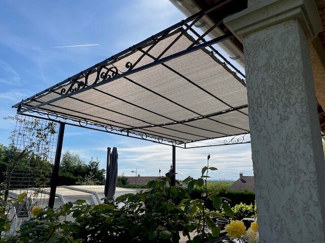 Double filet d'ombrage gris sur pergola