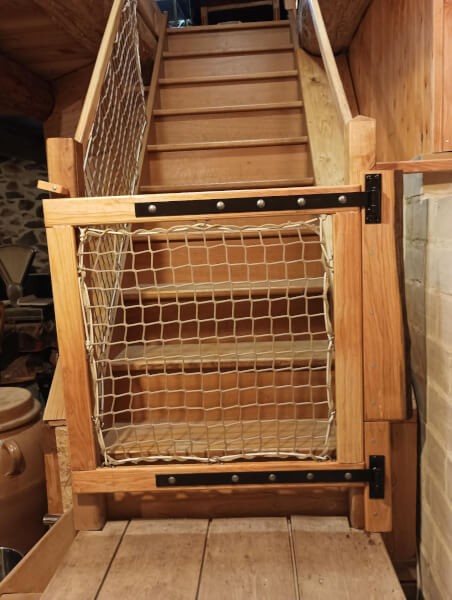 Filet pour sécuriser un garde-corps d'escalier