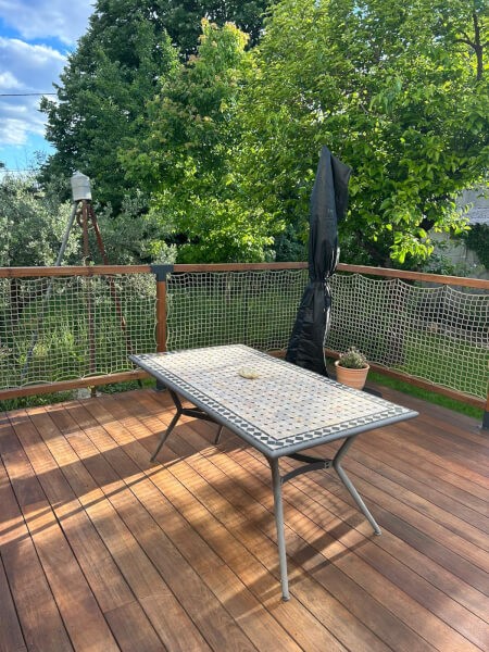 Garde-corps de terrasse sur élevée en filets couleur chanvre