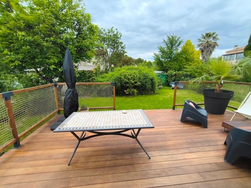 Garde-corps de terrasse en bois en filets couleur chanvre