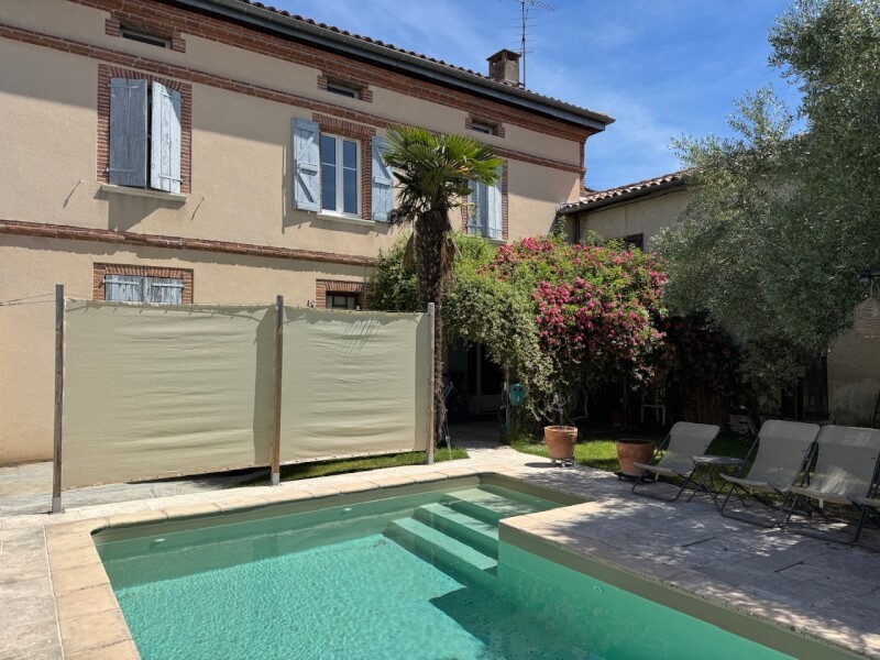 Filet brise-vue pour abord de piscine
