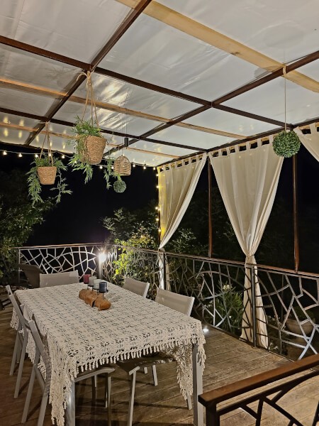 Bâche en pvc étanche sur pergola protection de terrasse