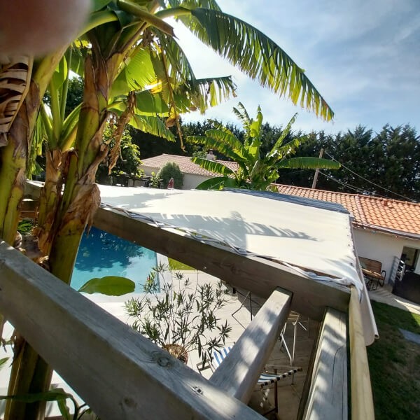 Ombrage de pergola en bâche PVC couleur ivoire sur mesure