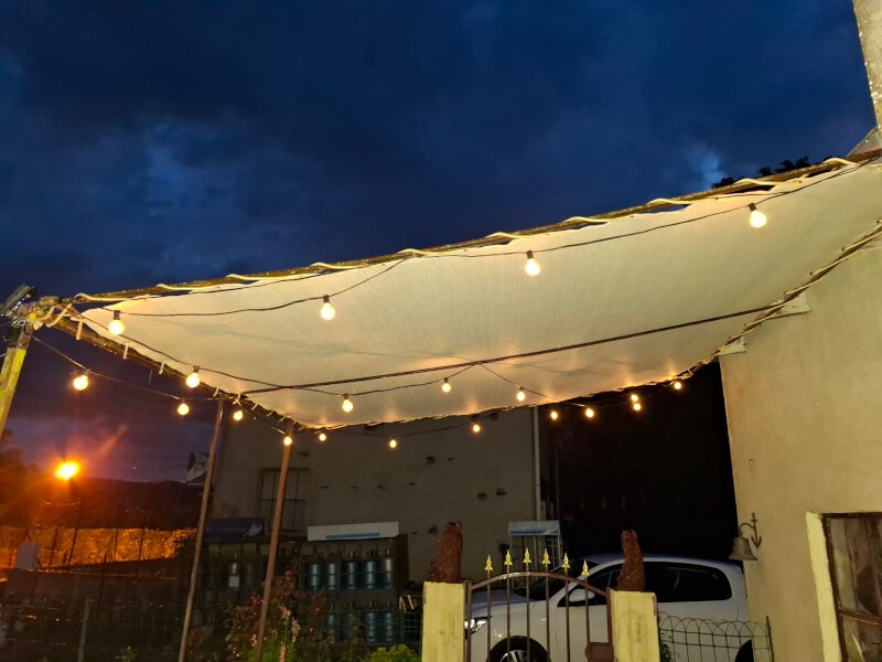 Filet de pergola adossée métallique - couleur ivoire