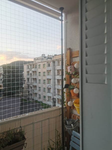 Sécuriser un balcon pour chats - Fixation tubes IRL