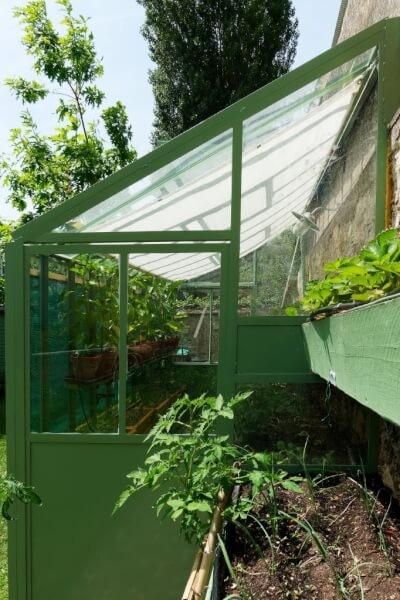 Filet d'ombrage blanc sur toit pour serre de jardin