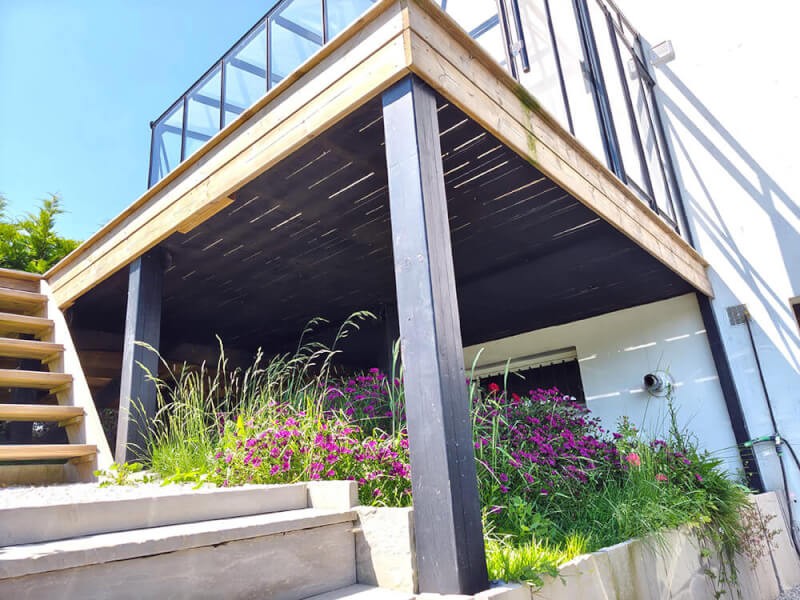 Filet brise-vent pour dessous de terrasse en bois