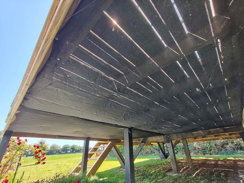 Filet brise-vent pour dessous de terrasse en bois de véranda