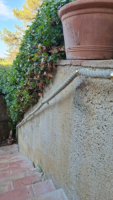 Créer une rampe en corde dans son jardin