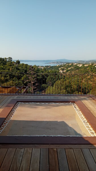 Filet de détente sur une terrasse en hauteur