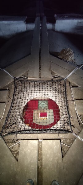 Filet antichute pour une ouverture de plafond dans une église