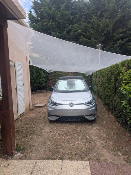 Pose d'un filet anti-grêle pour voiture stationnée en extérieur - 3,7 x 6 m