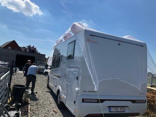 Camping-car protégé contre la grêle avec filet - 3 x 9 m