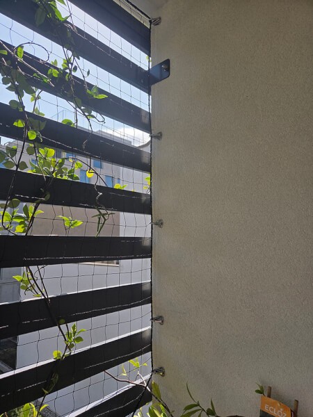 Fermer un balcon loggia pour sécuriser l'espace pour chats