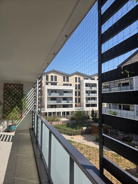 Fermer un balcon pour sécuriser l'espace pour les chats