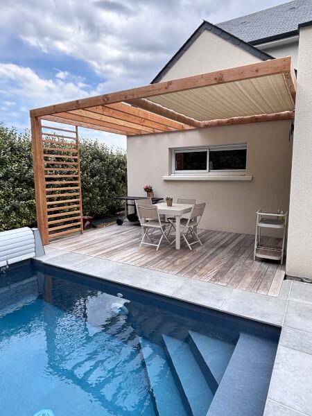 Ombrager une partie d'une pergola en bois de terrasse de piscine