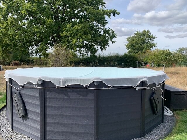 Filet anti-feuilles sur mesure pour une piscine ronde hors sol