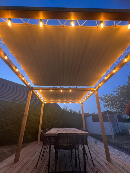 Double toiles d'ombrage pour pergola en bois