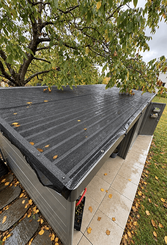 Filet anti-feuilles pour protection d'abris de jardin